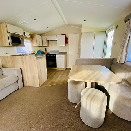 Porth Retreat - 3 Bedroom Self Catering Caravan Close To Porth *